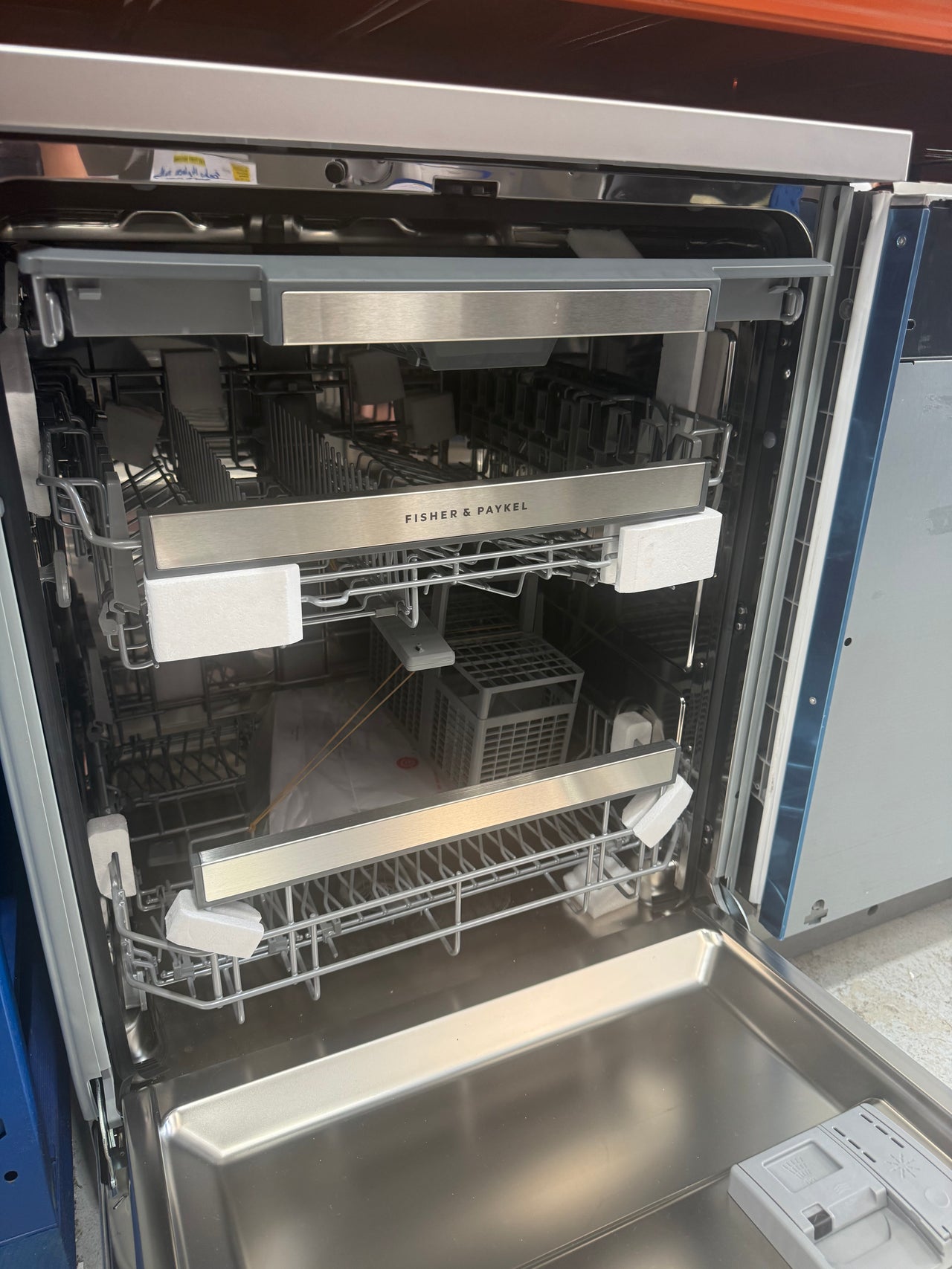 Factory second Fisher & Paykel DW60FC4X3 60 cm Freestanding Dishwasher - Second Hand Appliances Geebung