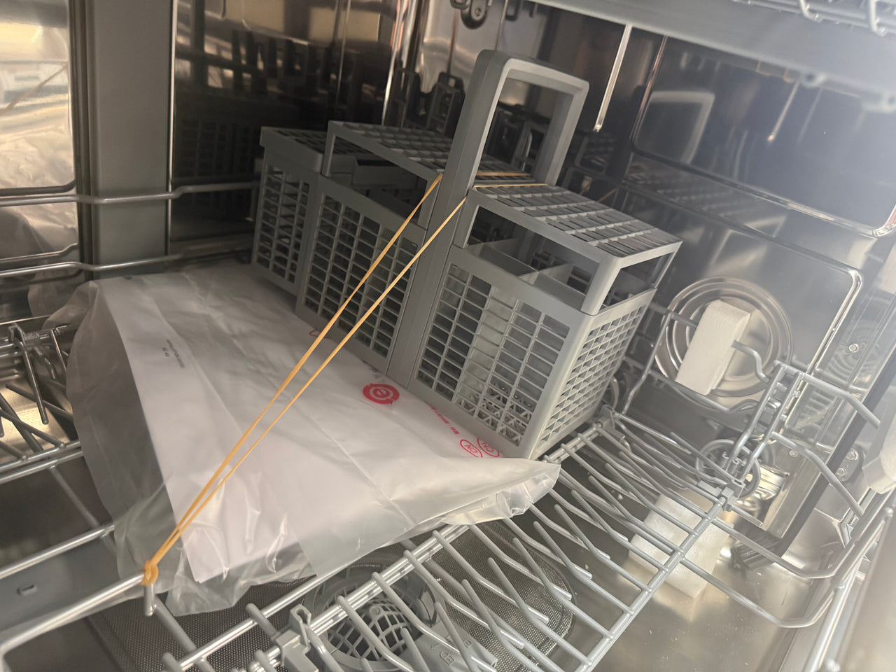 Factory second Fisher & Paykel DW60FC4X3 60 cm Freestanding Dishwasher - Second Hand Appliances Geebung