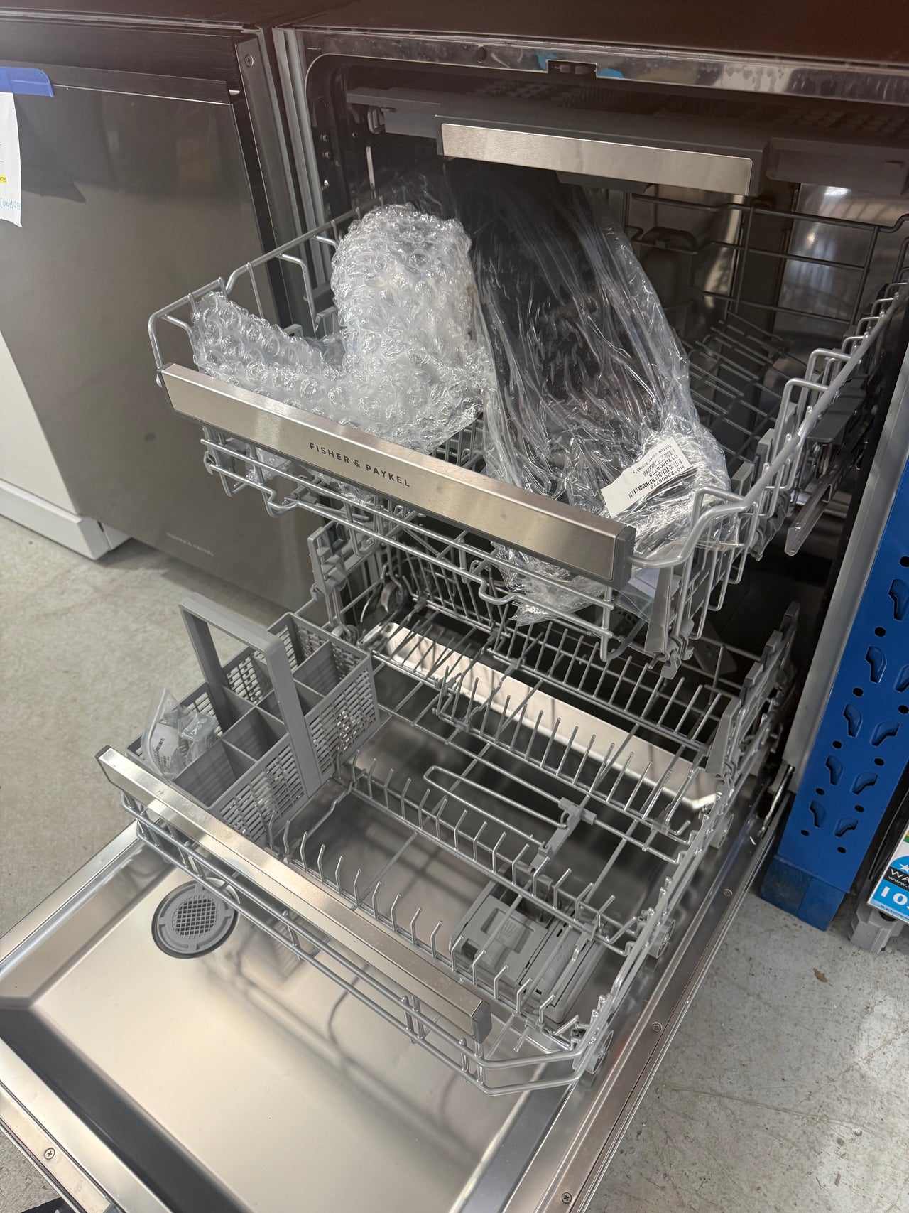 Factory second Fisher & Paykel 60cm Built-Under Dishwasher – DW60UNT4X2 - Second Hand Appliances Geebung