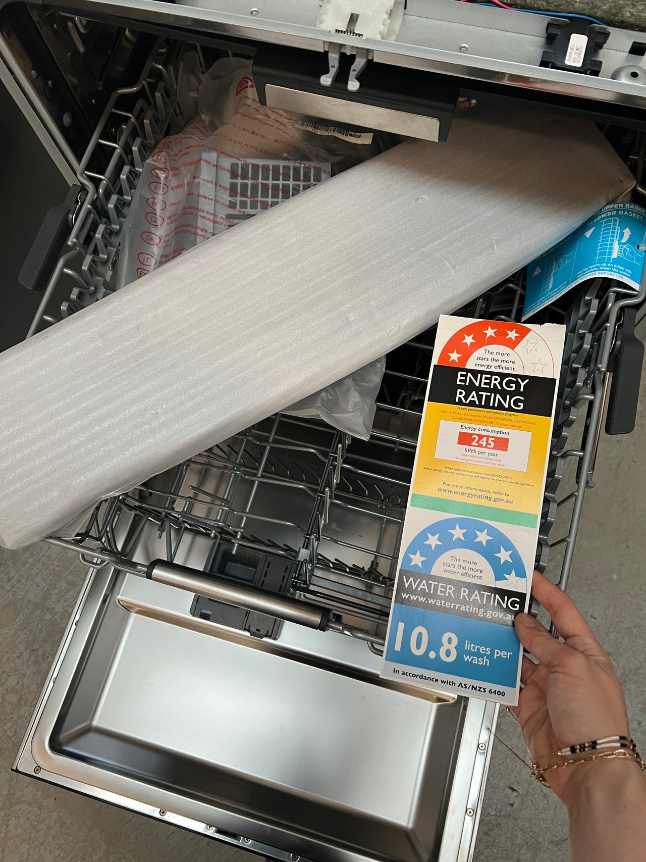 Factory second Fisher&Paykel 60cm Built-under Dishwasher DW60UZ6B - Second Hand Appliances Geebung