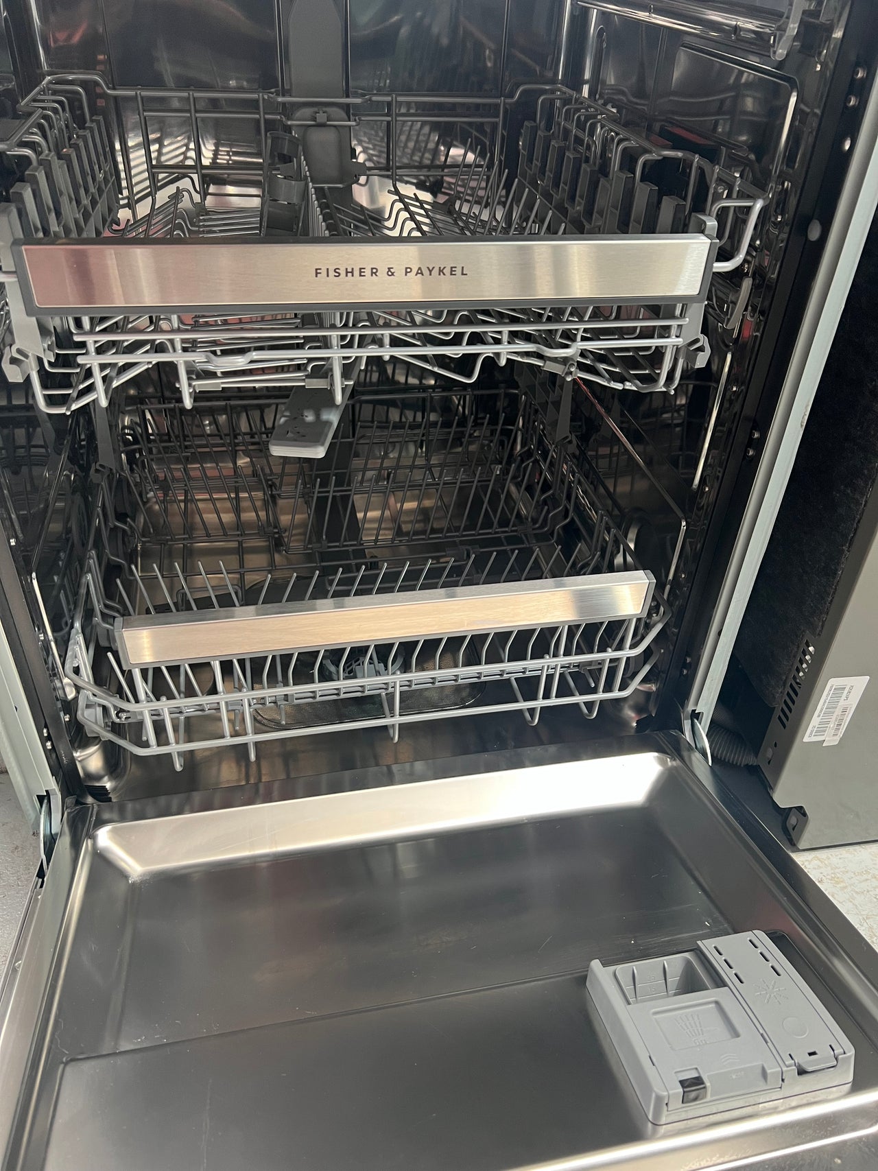 Factory second Fisher Paykel 60cm Freestanding Stainless Steel Sanitise Series 7 Dishwasher DW60FC4X2 - Second Hand Appliances Geebung