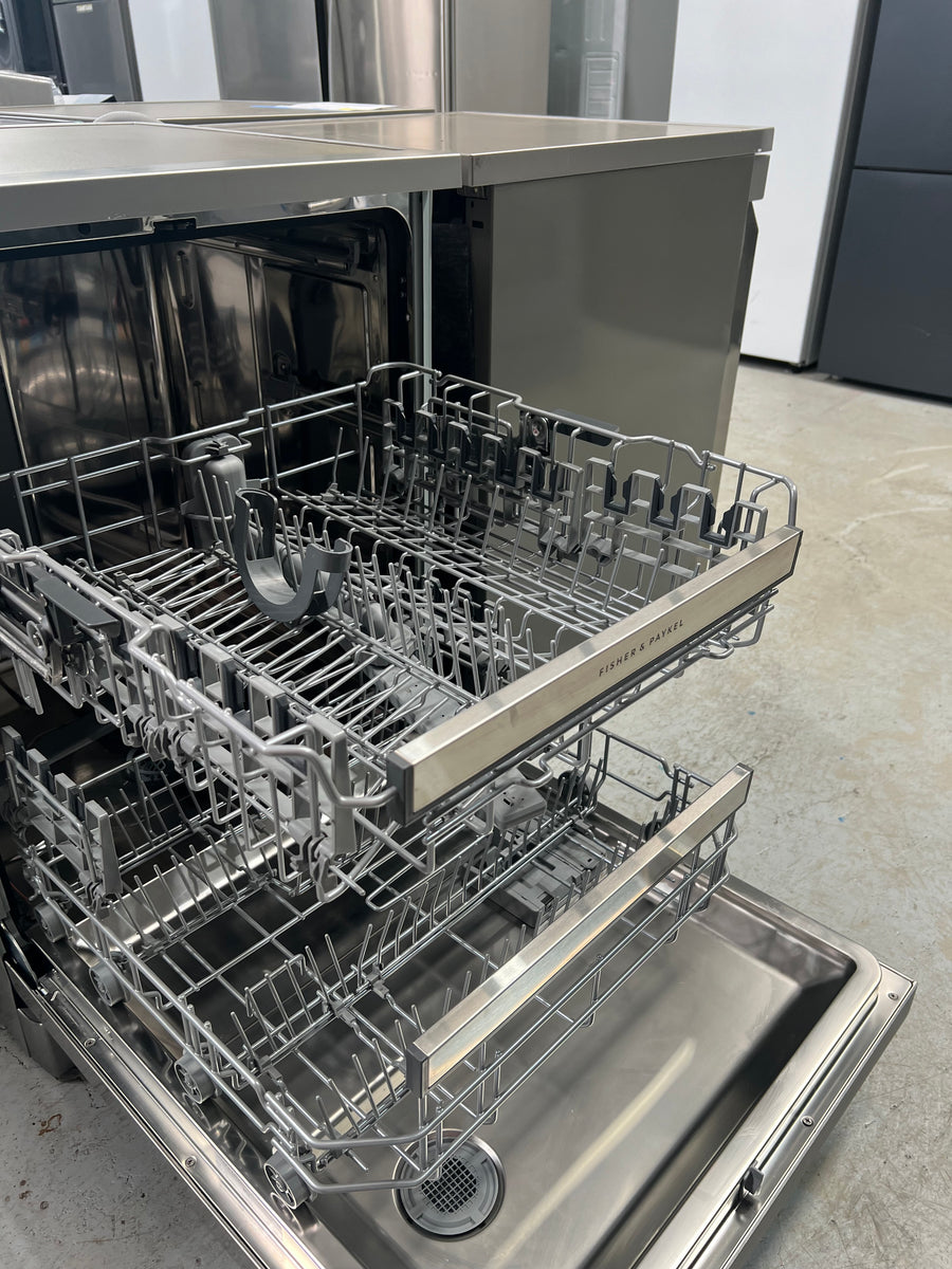 Factory second Fisher Paykel 60cm Freestanding Stainless Steel Sanitise Series 7 Dishwasher DW60FC4X2 - Second Hand Appliances Geebung