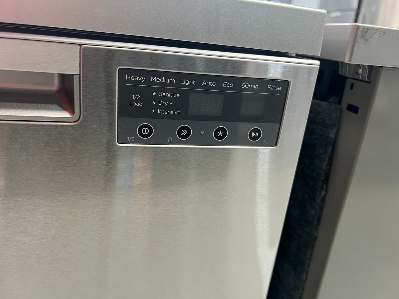 Factory second Fisher Paykel 60cm Freestanding Stainless Steel Sanitise Series 7 Dishwasher DW60FC4X2 - Second Hand Appliances Geebung