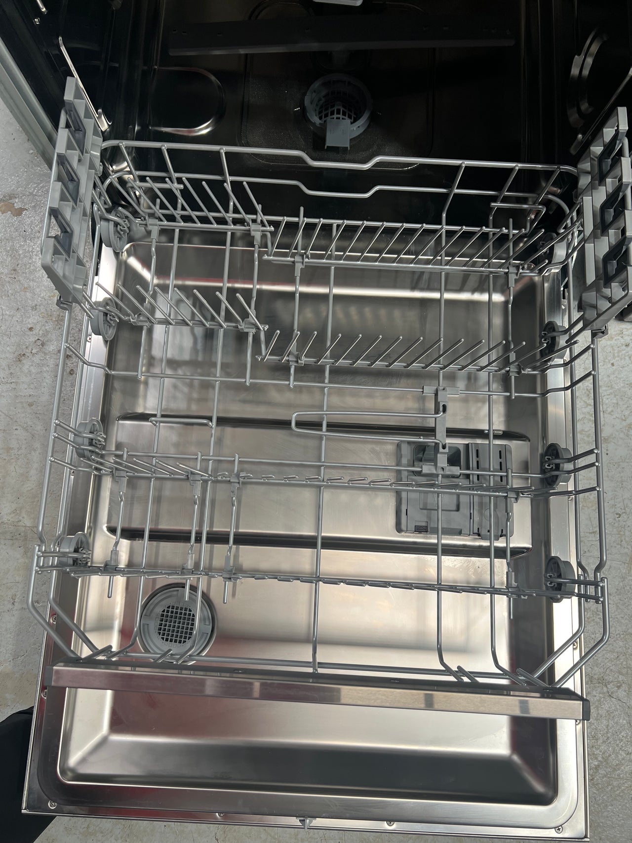 Factory second Fisher Paykel 60cm Freestanding Stainless Steel Sanitise Series 7 Dishwasher DW60FC4X2 - Second Hand Appliances Geebung