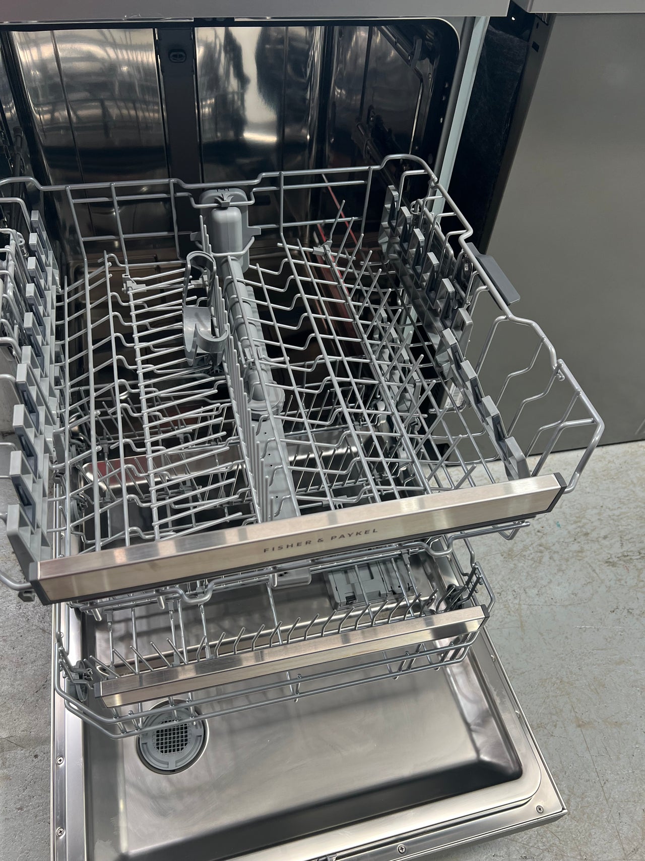Factory second Fisher Paykel 60cm Freestanding Stainless Steel Sanitise Series 7 Dishwasher DW60FC4X2 - Second Hand Appliances Geebung