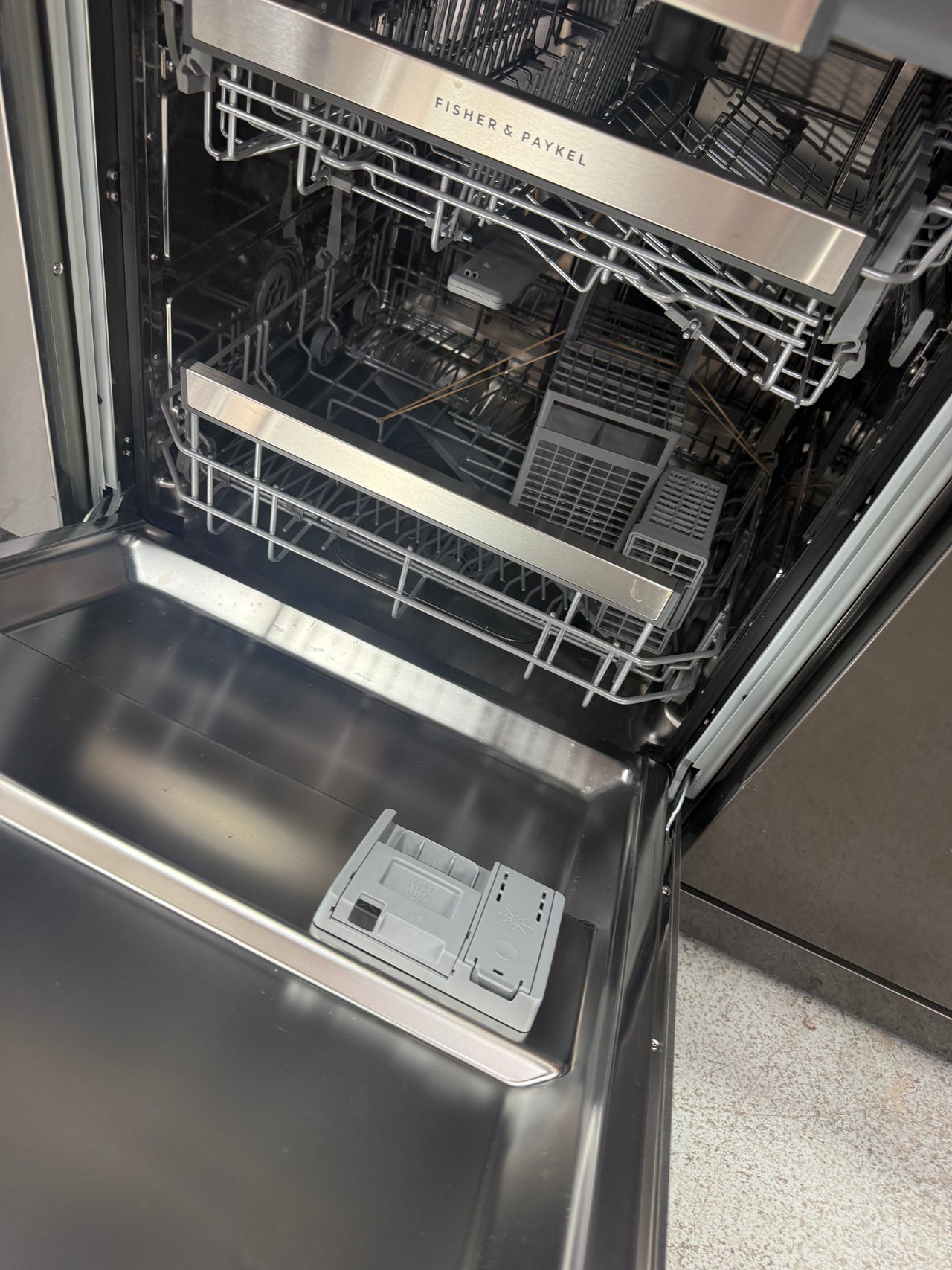 Factory second Fisher & Paykel 60cm Fully Integrated Dishwasher DW60U4I2 (NAT) - Second Hand Appliances Geebung
