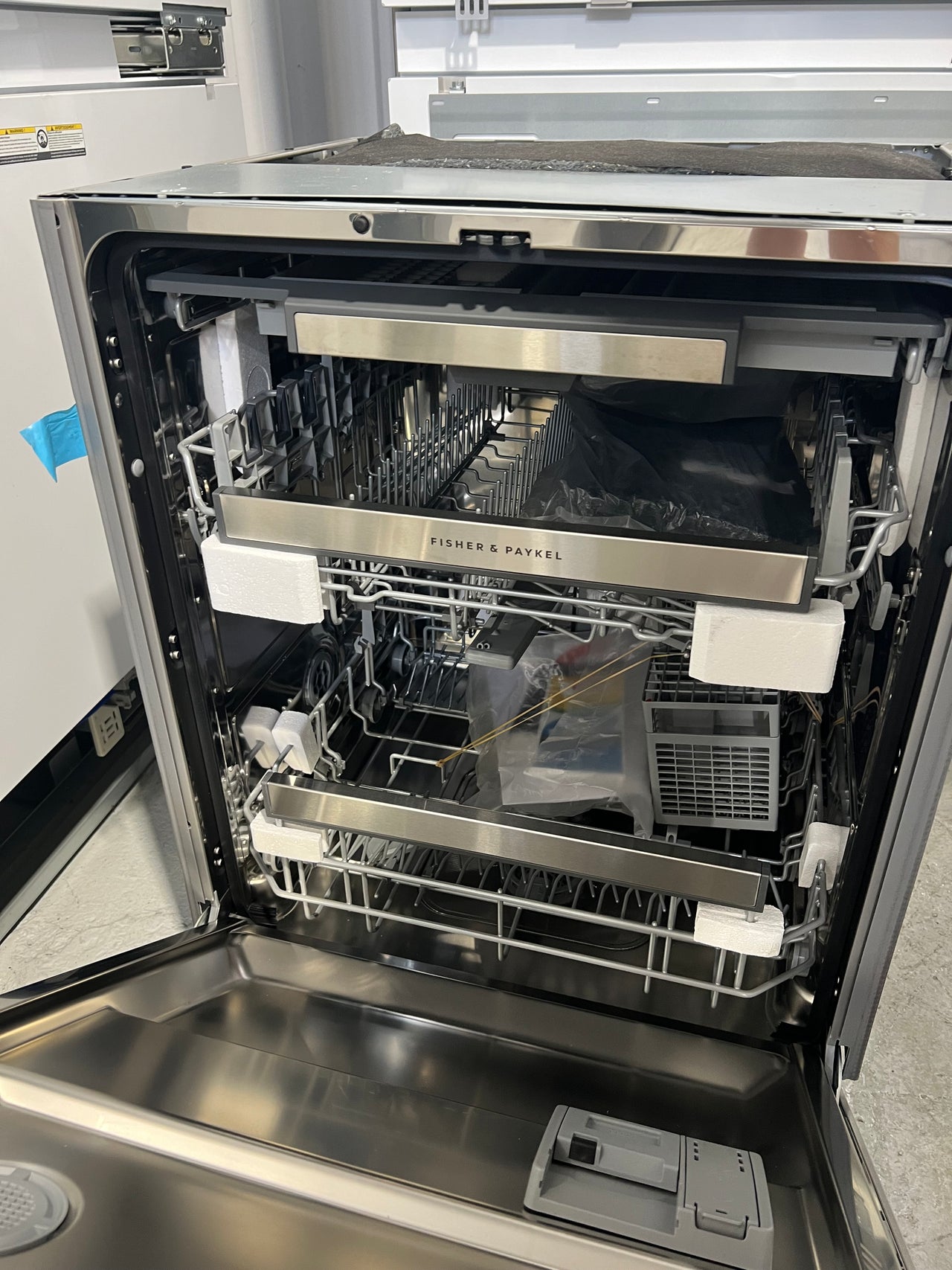 Factory second Fisher & Paykel 60cm Fully Integrated Dishwasher DW60U4I2 - Second Hand Appliances Geebung