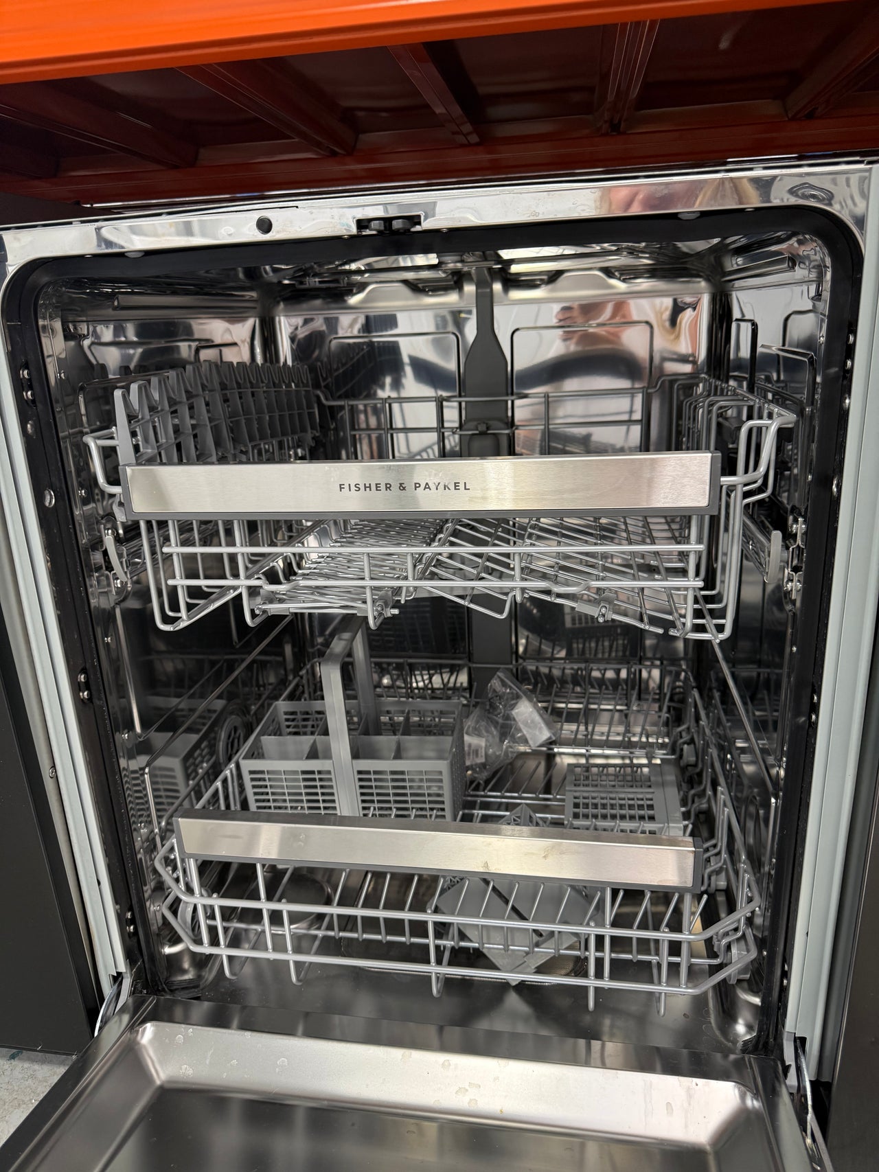 Factory second Fisher & Paykel 60cm Fully Integrated Dishwasher – Series 5 DW60U2I2 - Second Hand Appliances Geebung