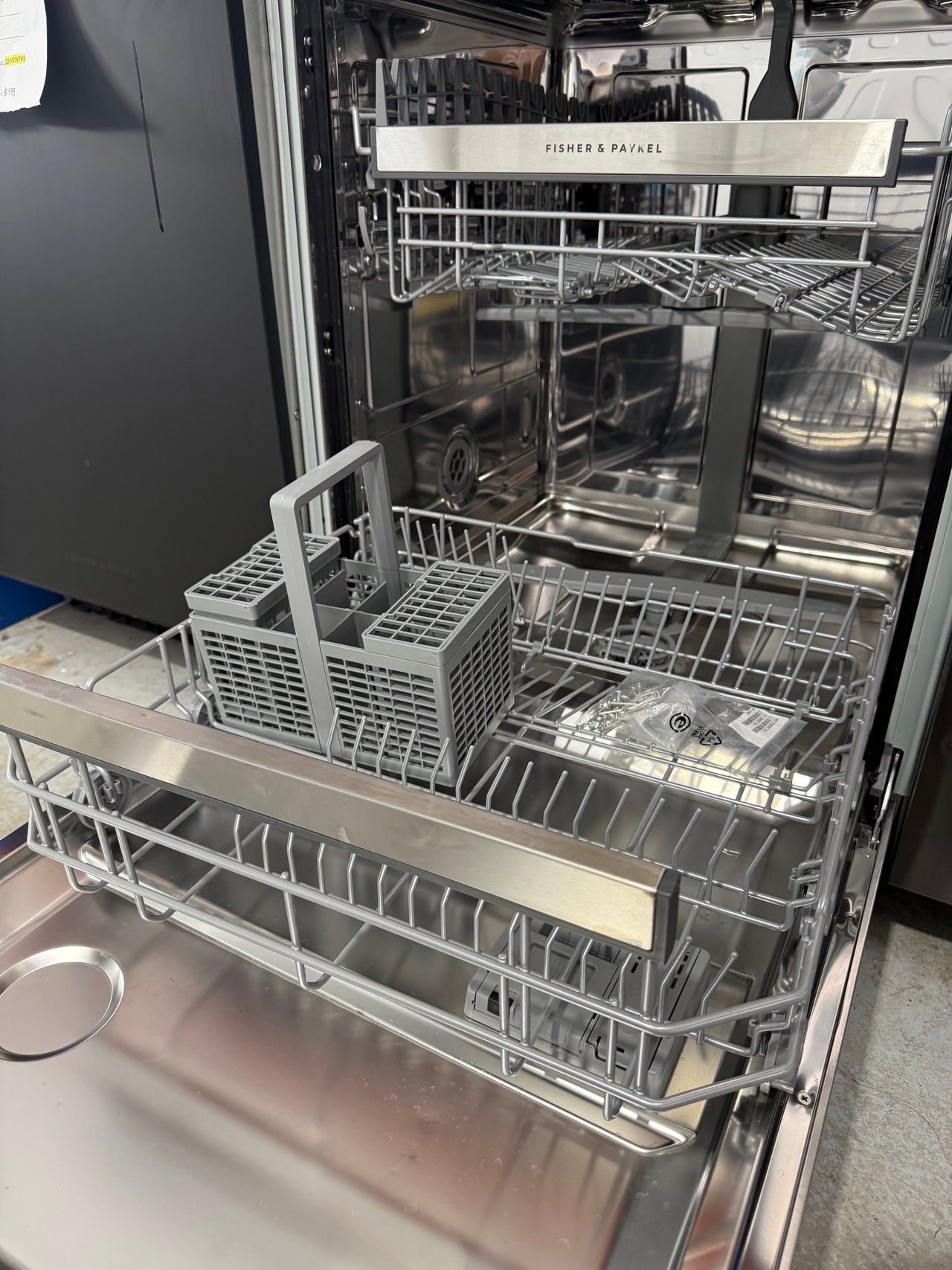 Factory second Fisher & Paykel 60cm Fully Integrated Dishwasher – Series 5 DW60U2I2 - Second Hand Appliances Geebung