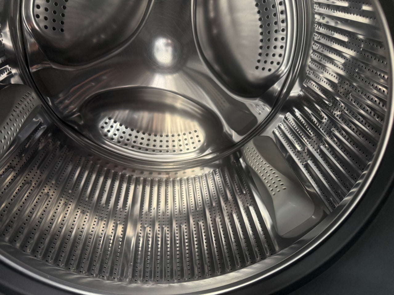 Factory second Fisher & Paykel 8.5 kg Front-Load Washing Machine — WH8560J3 - Second Hand Appliances Geebung