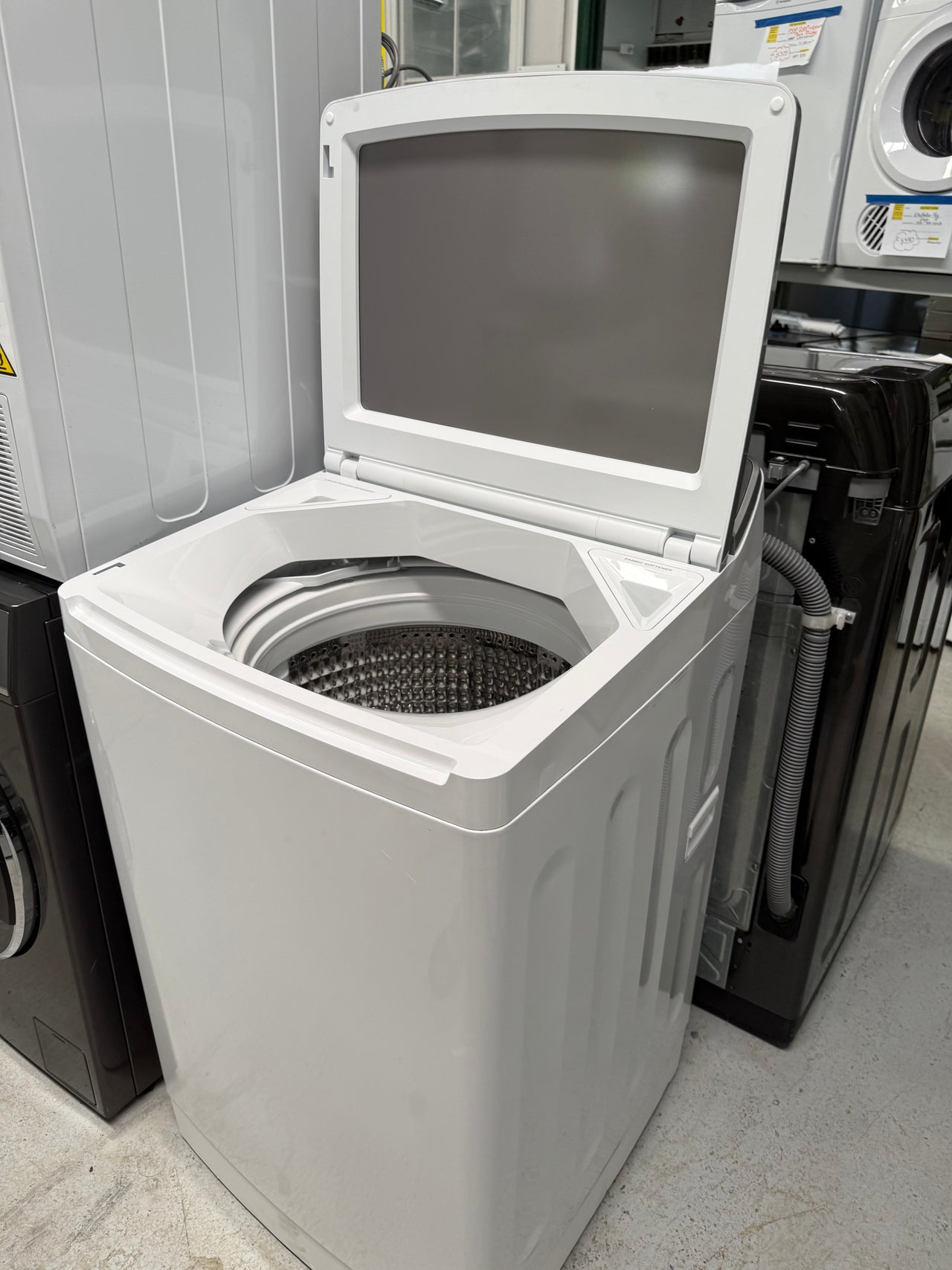 Factory second Fisher & Paykel 8kg Top Load Washer WL8058G1 - Second Hand Appliances Geebung