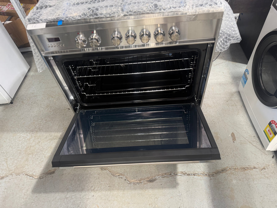 Factory second Fisher & Paykel 90cm Dual Fuel Freestanding Cooker – OR90SCG1X1 - Second Hand Appliances Geebung