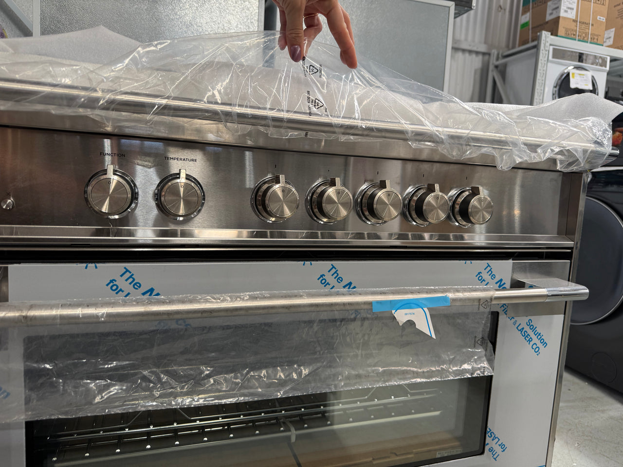 Factory second Fisher & Paykel 90cm Freestanding Dual Fuel Cooker OR90SCG4X1 - Second Hand Appliances Geebung