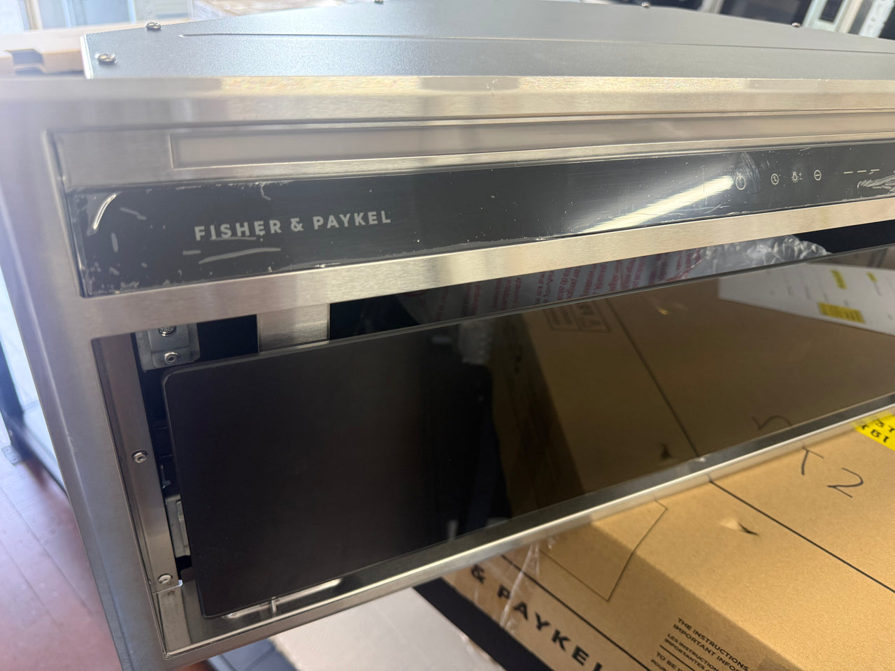 Factory second Fisher & Paykel 90cm Series 7 Integrated Insert Wall Rangehood – HP90IDCHX4 - Second Hand Appliances Geebung