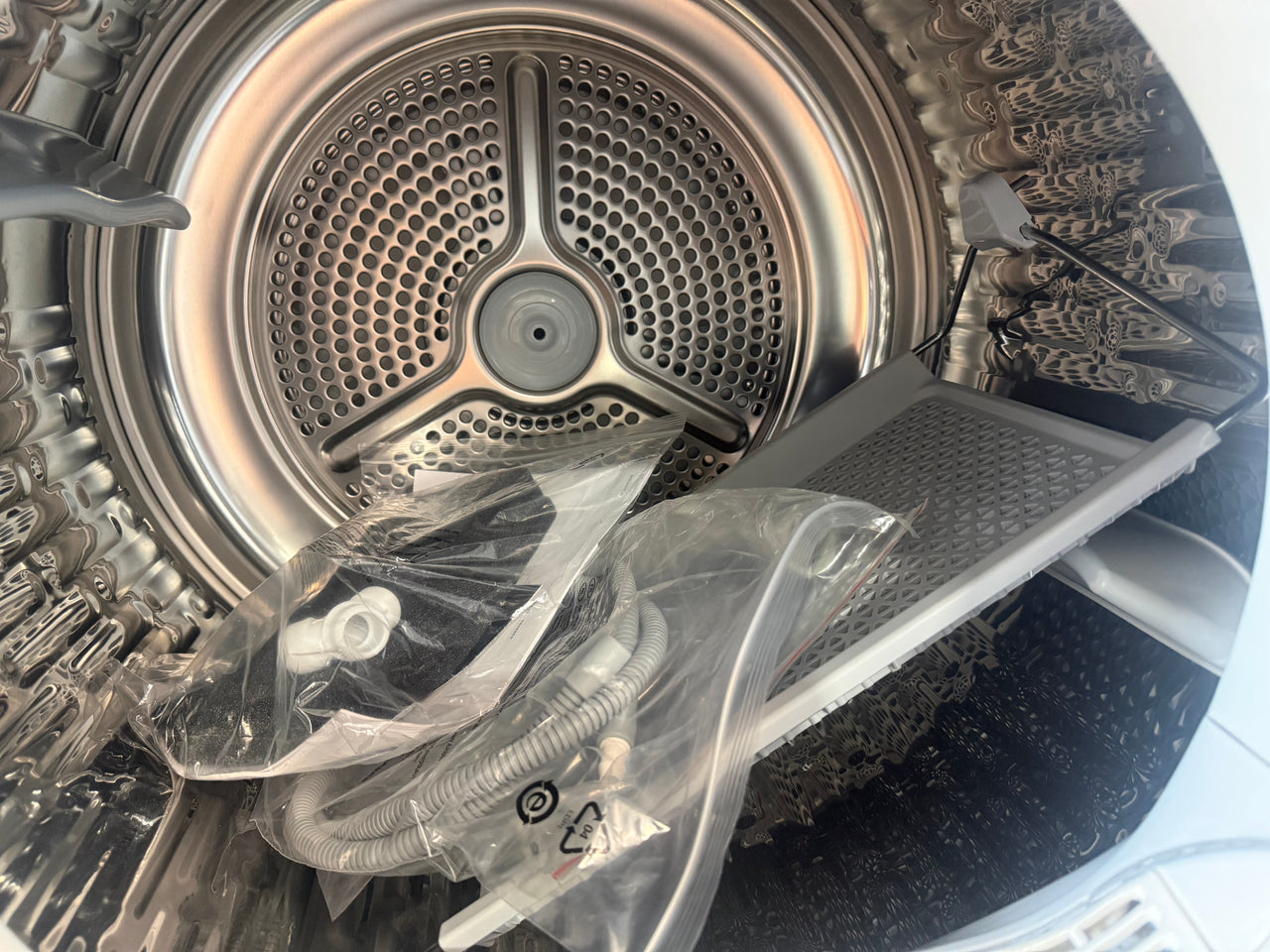 Factory second Fisher & Paykel 9kg Heat Pump Dryer – Graphite | DH9060FSG1 - Second Hand Appliances Geebung