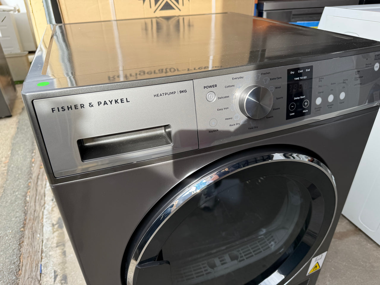 Factory second Fisher & Paykel DH9060PG2 – 9 kg Series 7 Heat Pump Dryer (Graphite) - Second Hand Appliances Geebung