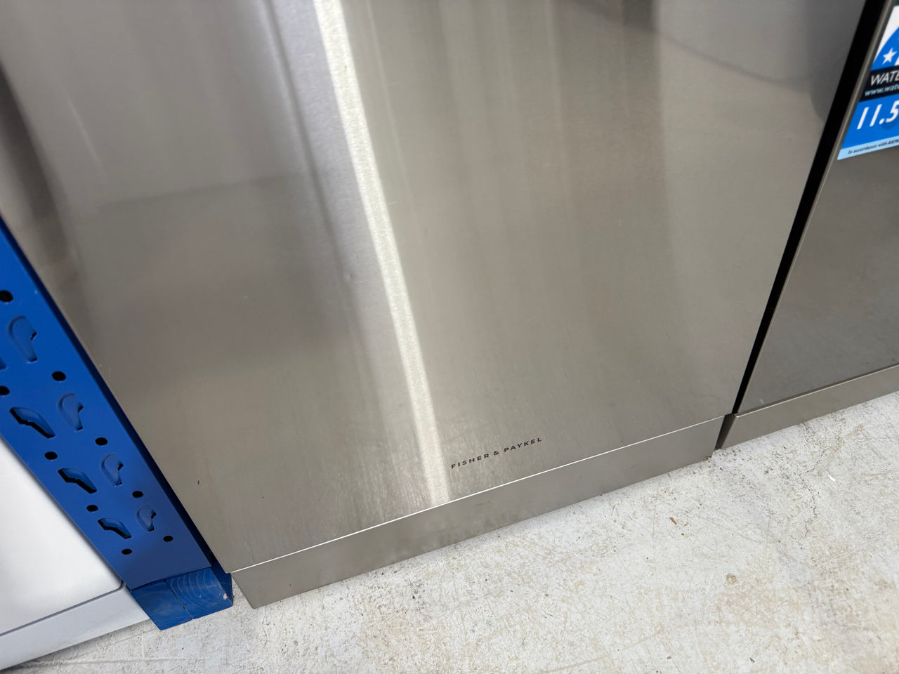 Factory second Fisher & Paykel DW60FC2X2 contemporary Series 5 freestanding dishwasher - Second Hand Appliances Geebung