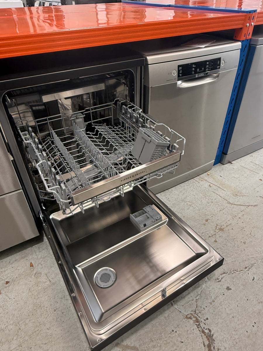 Factory second Fisher & Paykel DW60FC4B2 Series 7 freestanding dishwasher - Second Hand Appliances Geebung
