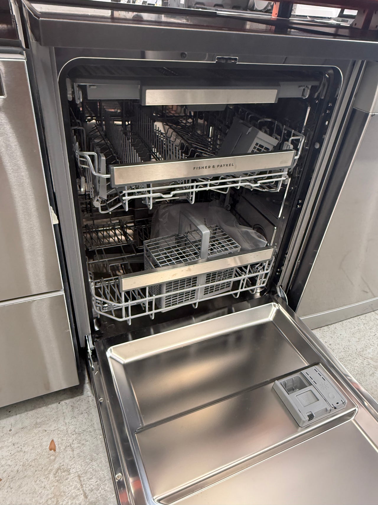 Factory second Fisher & Paykel DW60FC4B2 Series 7 freestanding dishwasher - Second Hand Appliances Geebung