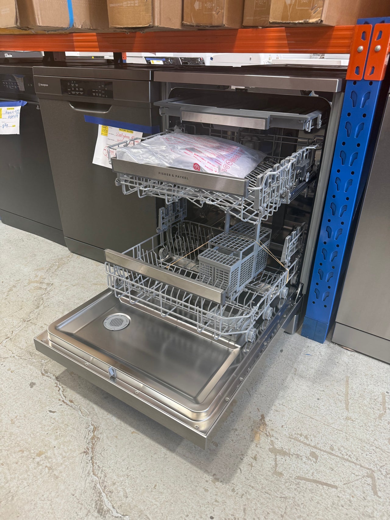 Factory second Fisher & Paykel DW60FC4X3 60 cm Freestanding Dishwasher - Second Hand Appliances Geebung