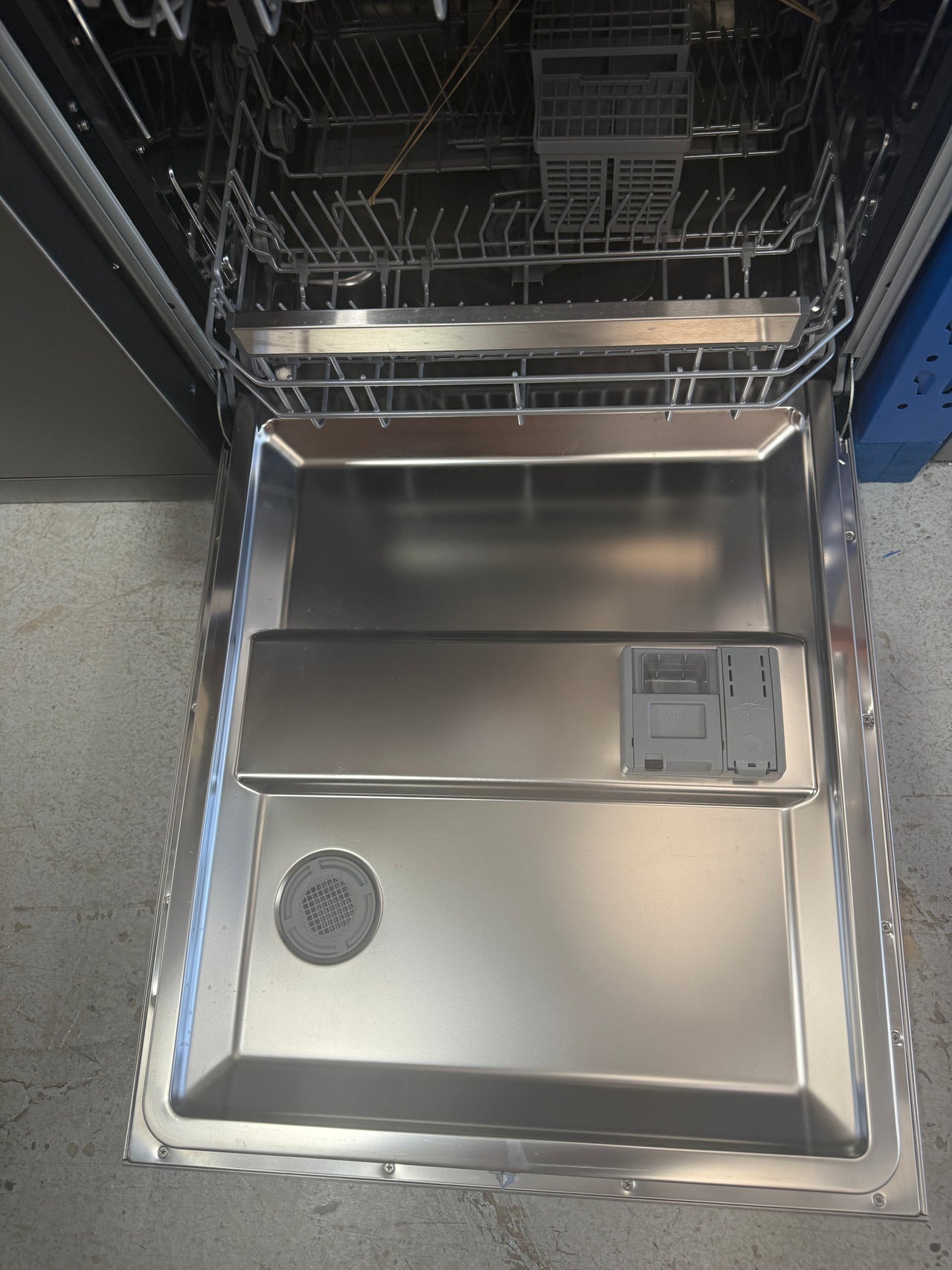Factory second Fisher & Paykel DW60FC4X3 60 cm Freestanding Dishwasher - Second Hand Appliances Geebung