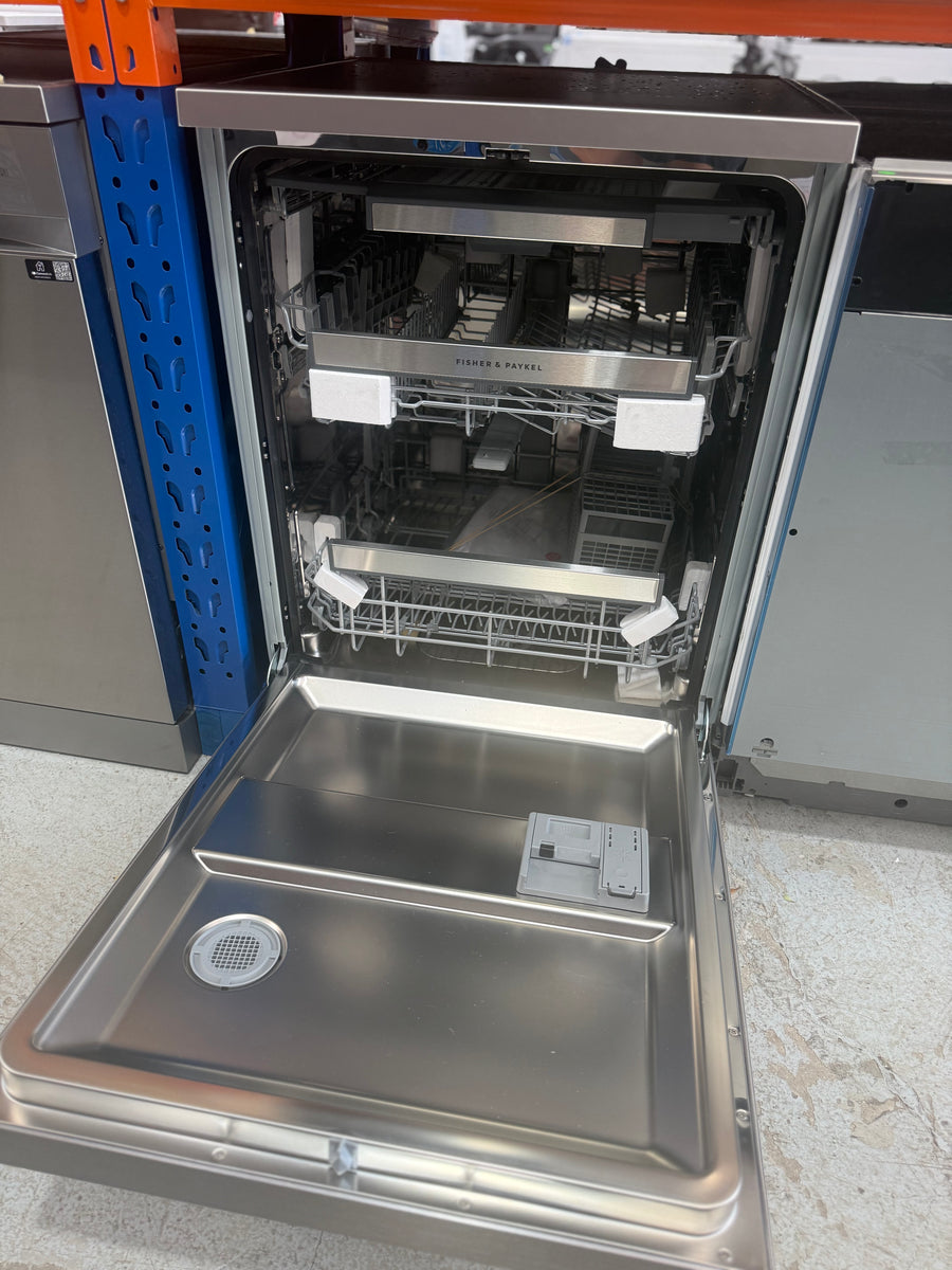 Factory second Fisher & Paykel DW60FC4X3 60 cm Freestanding Dishwasher - Second Hand Appliances Geebung