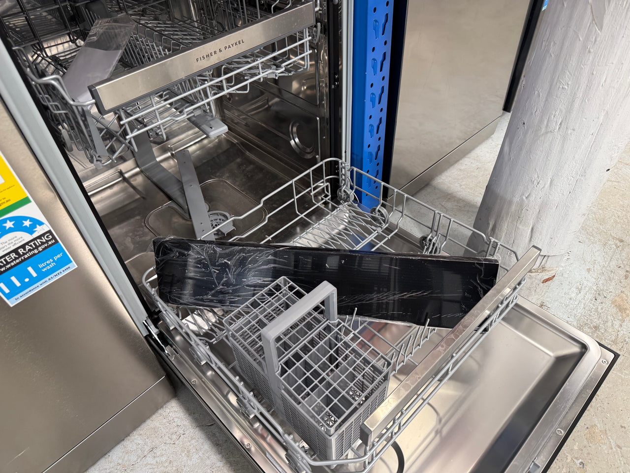 Factory second Fisher &Paykel DW60UN2B2 60cm built-under dishwasher/Black steel - Second Hand Appliances Geebung