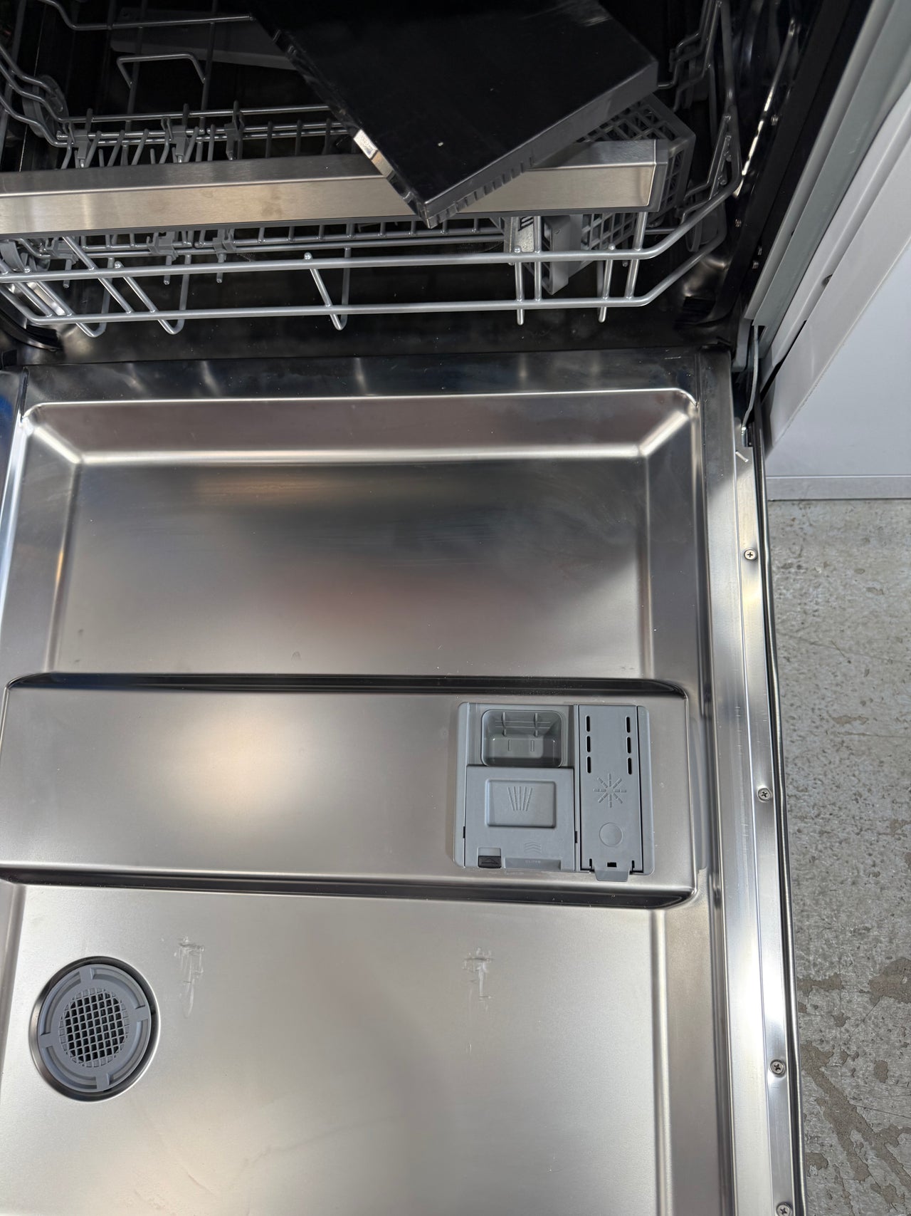 Factory second Fisher&Paykel DW60UN4B2 premium Series 7 Contemporary Built-Under Dishwasher - Second Hand Appliances Geebung