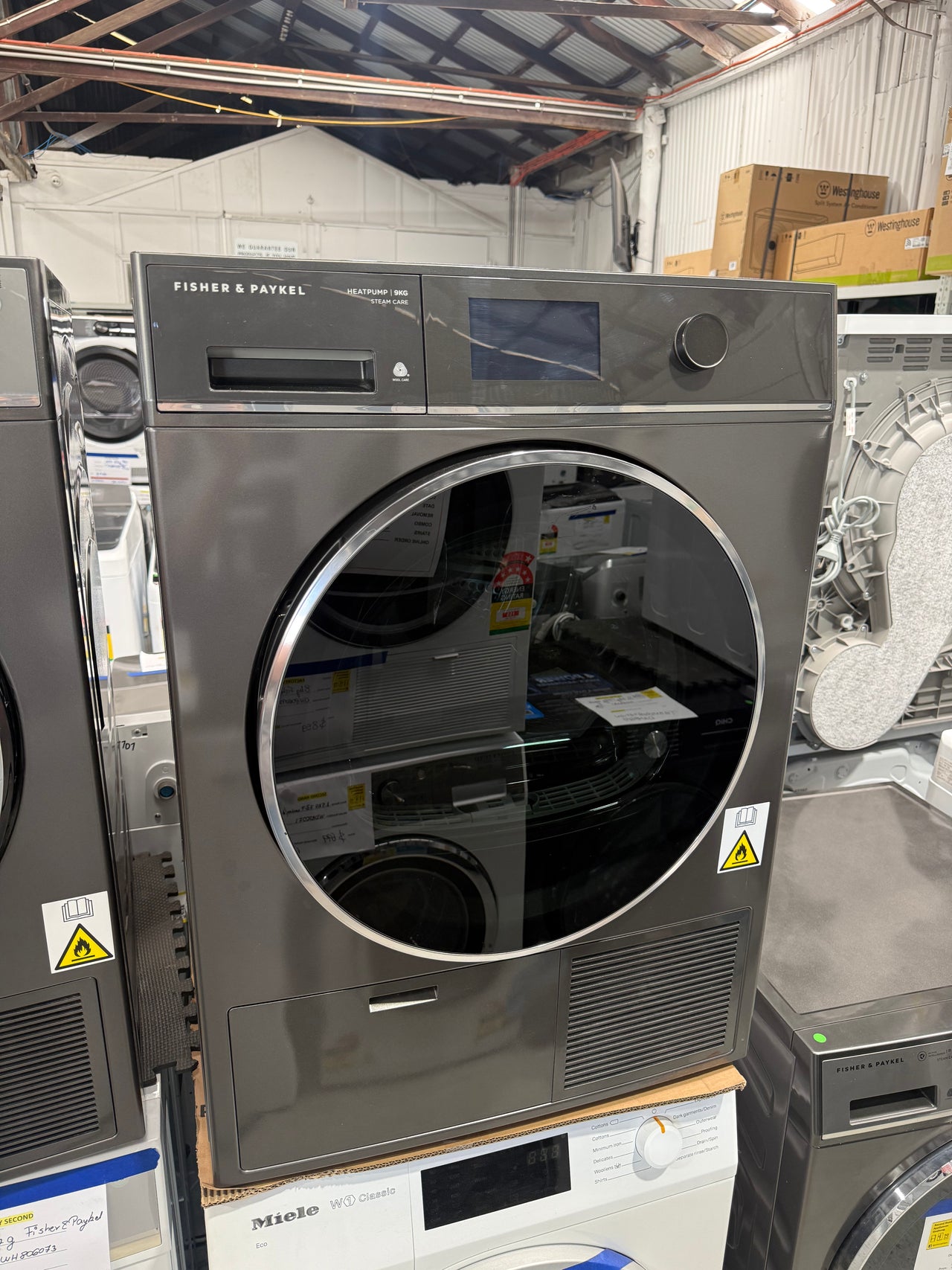 Factory second Fisher & Paykel Heat Pump Dryer with Steam Care – DH9060HG1 - Second Hand Appliances Geebung