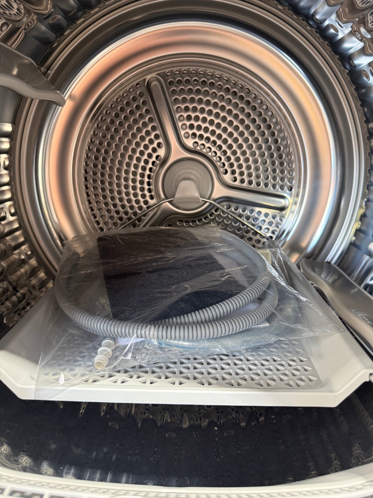 Factory second Fisher & Paykel Heat Pump Dryer with Steam Care – DH9060HG1 - Second Hand Appliances Geebung