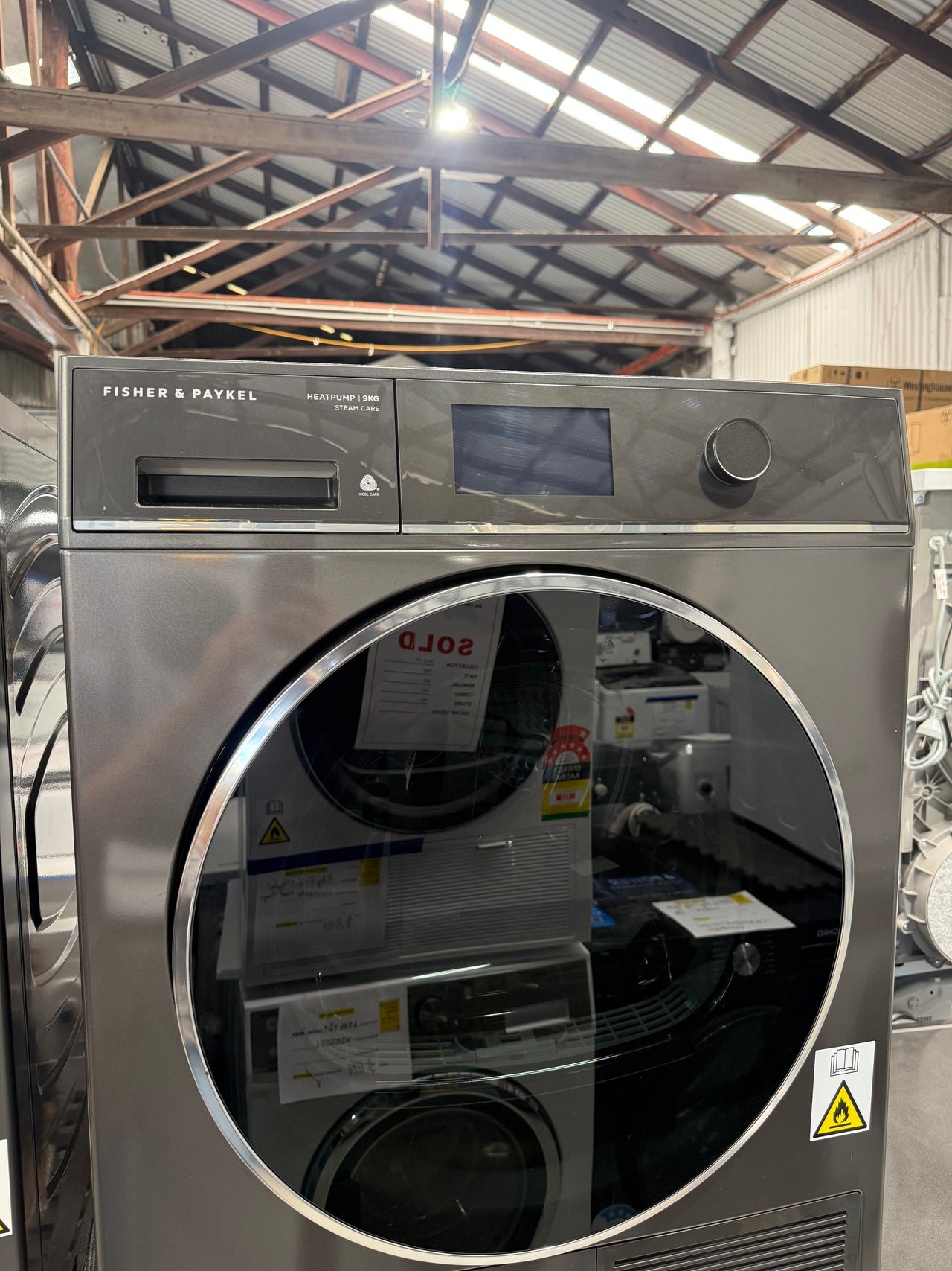 Factory second Fisher & Paykel Heat Pump Dryer with Steam Care – DH9060HG1 - Second Hand Appliances Geebung
