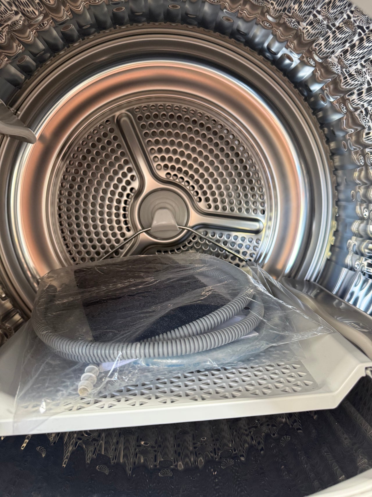 Factory second Fisher & Paykel Heat Pump Dryer with Steam Care – DH9060HG1 - Second Hand Appliances Geebung