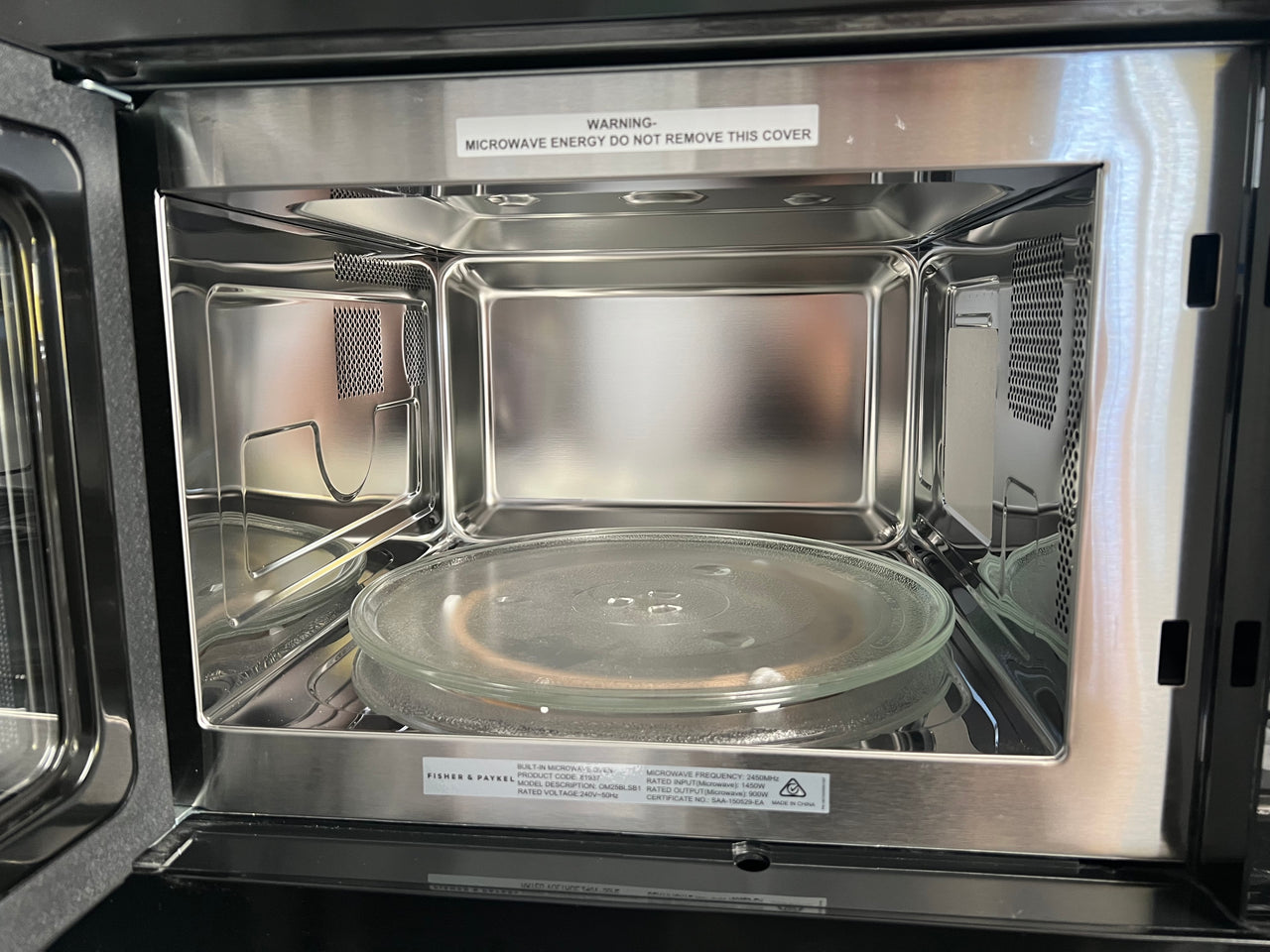 Factory second Fisher&Paykel Microwave oven, 60cm, OM25BLSB1 - Second Hand Appliances Geebung