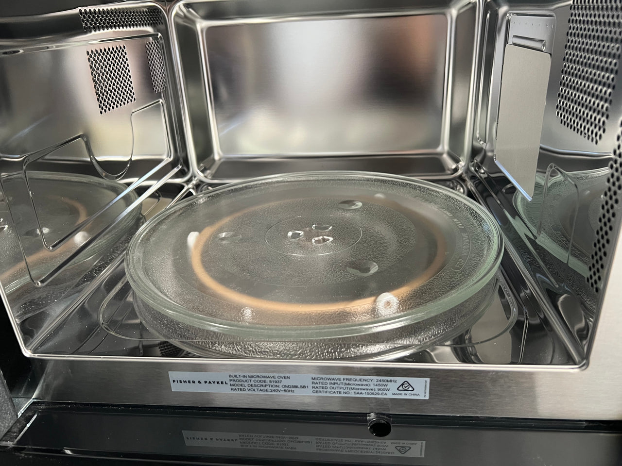 Factory second Fisher&Paykel Microwave oven, 60cm, OM25BLSB1 - Second Hand Appliances Geebung