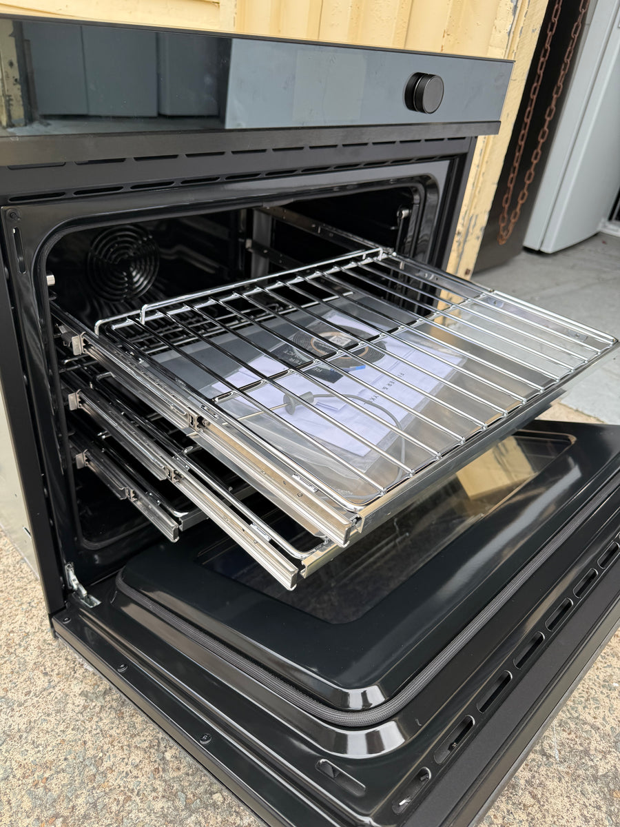 Factory second Fisher & Paykel OB76SDPTDB1 premium 76cm built-in oven - Second Hand Appliances Geebung