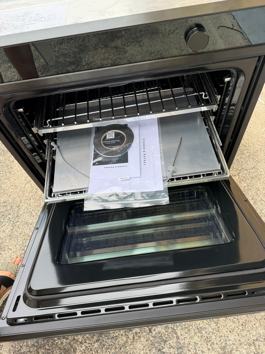 Factory second Fisher & Paykel OB76SDPTDB1 premium 76cm built-in oven - Second Hand Appliances Geebung