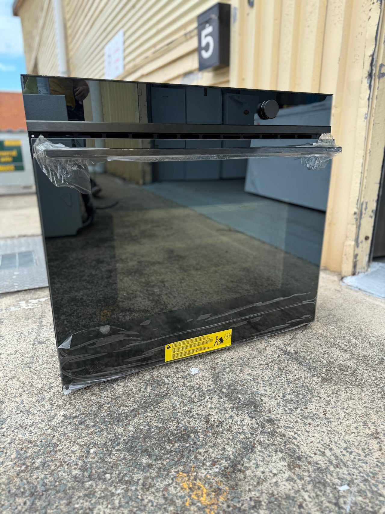 Factory second Fisher & Paykel OB76SDPTDB1 premium 76cm built-in oven - Second Hand Appliances Geebung