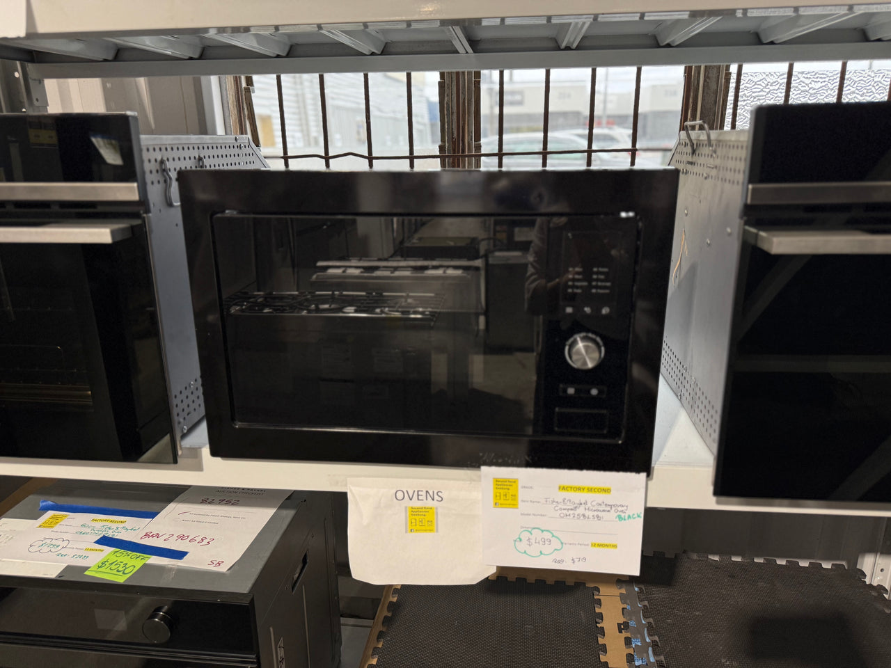 Factory second Fisher & Paykel OM25BLSB1 60cm built-in microwave - Second Hand Appliances Geebung