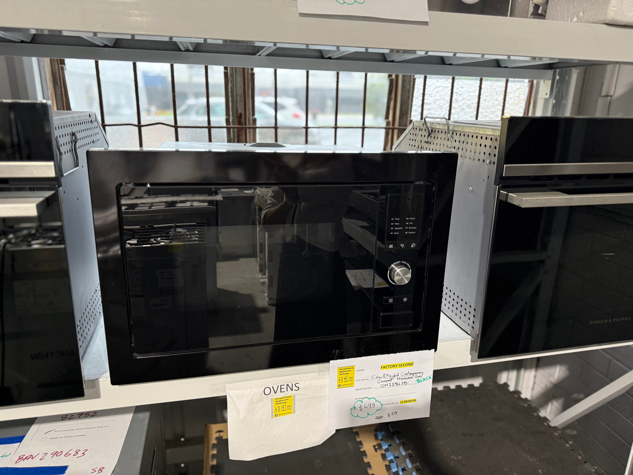 Factory second Fisher & Paykel OM25BLSB1 60cm built-in microwave - Second Hand Appliances Geebung