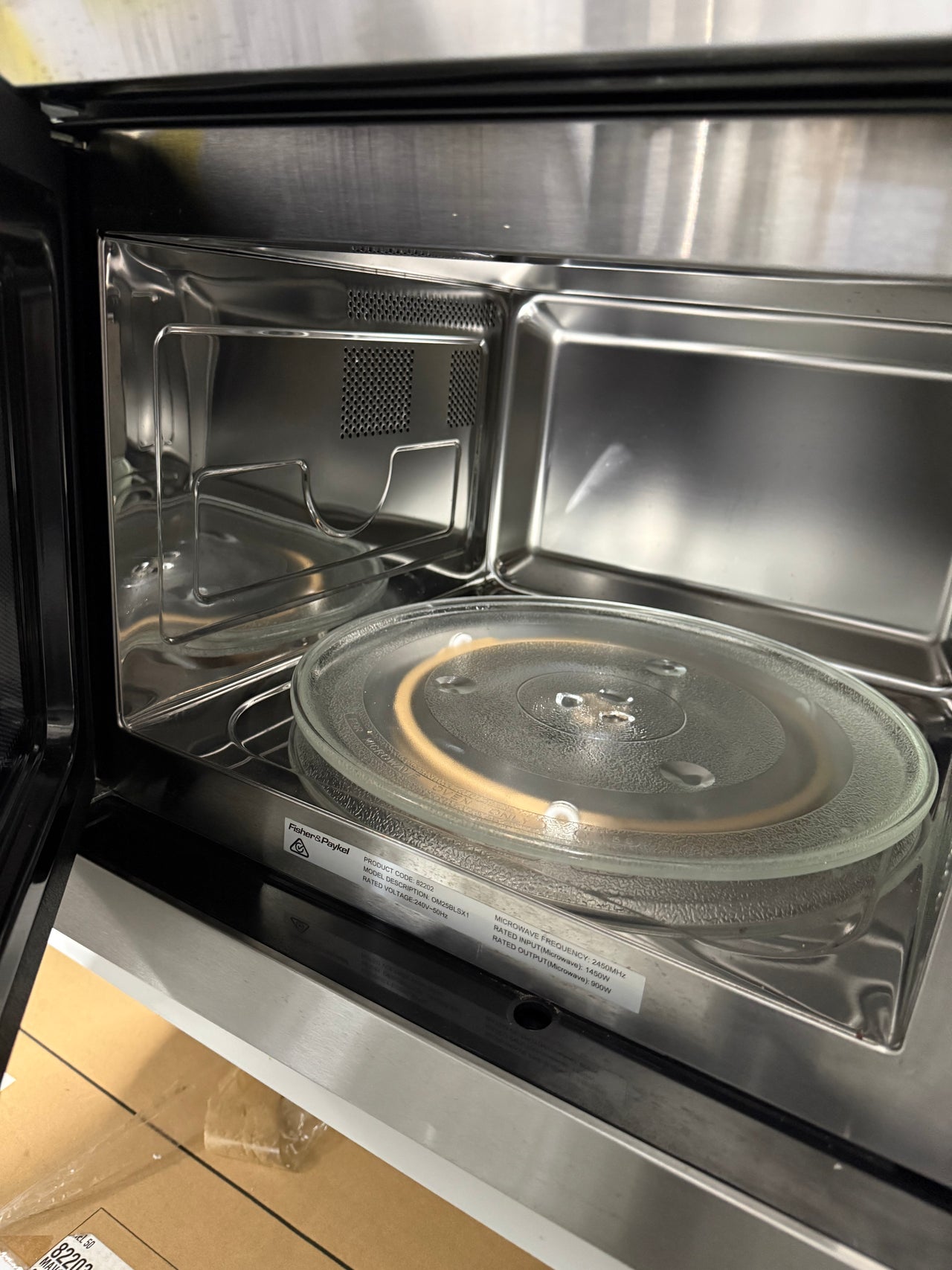 Factory second Fisher&Paykel OM25BLSX1 60cm Series 5 Compact Microwave Oven - Second Hand Appliances Geebung