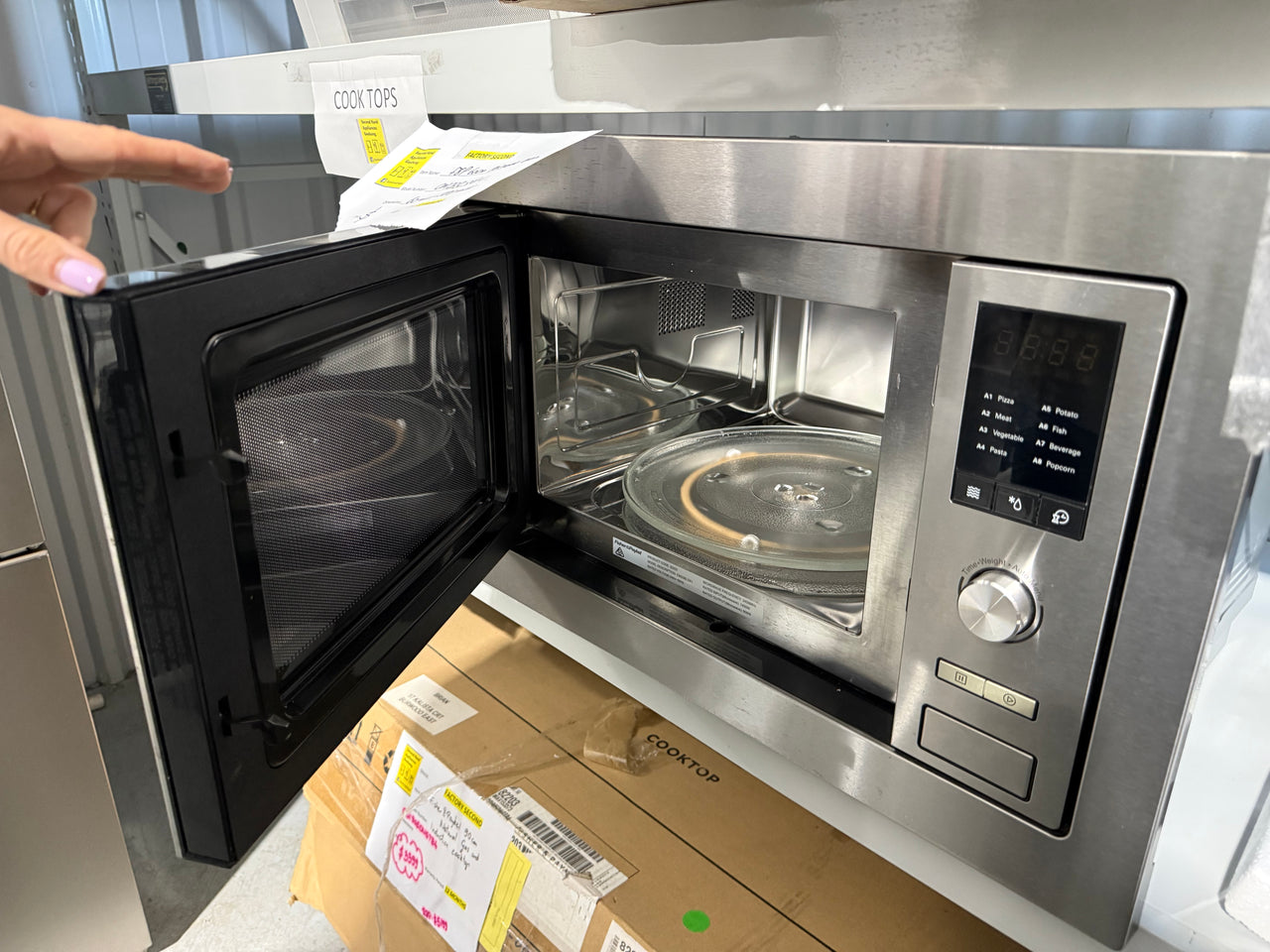 Factory second Fisher&Paykel OM25BLSX1 60cm Series 5 Compact Microwave Oven - Second Hand Appliances Geebung
