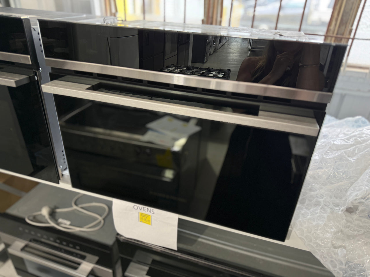 Factory second Fisher & Paykel OM60NDB1 is a 60cm Series 9 Contemporary Compact Combination Microwave Oven - Second Hand Appliances Geebung