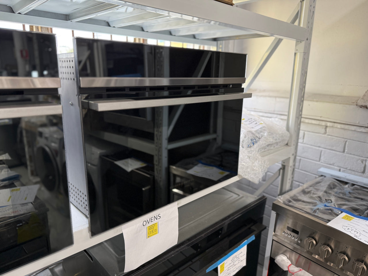 Factory second Fisher & Paykel OM60NDB1 is a 60cm Series 9 Contemporary Compact Combination Microwave Oven - Second Hand Appliances Geebung