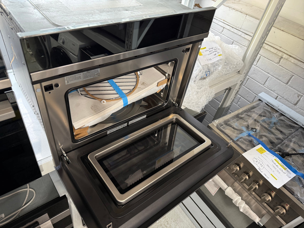 Factory second Fisher & Paykel OM60NDB1 is a 60cm Series 9 Contemporary Compact Combination Microwave Oven - Second Hand Appliances Geebung