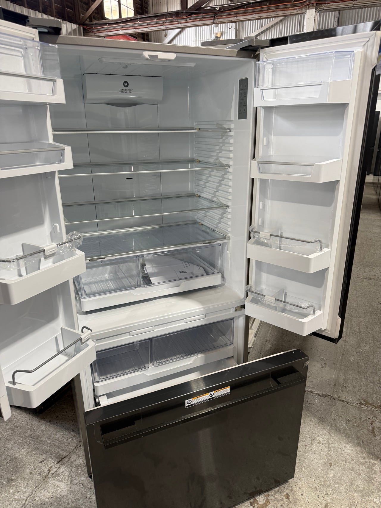 Factory second Fisher & Paykel RF522ADUB5 487L French Door Refrigerator - Second Hand Appliances Geebung