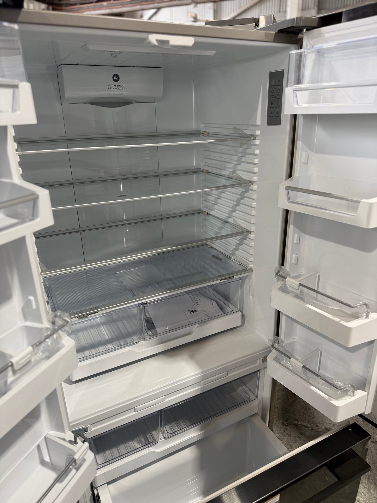 Factory second Fisher & Paykel RF522ADUB5 487L French Door Refrigerator - Second Hand Appliances Geebung