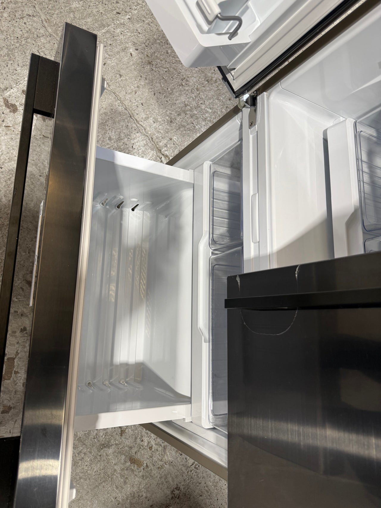 Factory second Fisher & Paykel RF522ADUB5 487L French Door Refrigerator - Second Hand Appliances Geebung