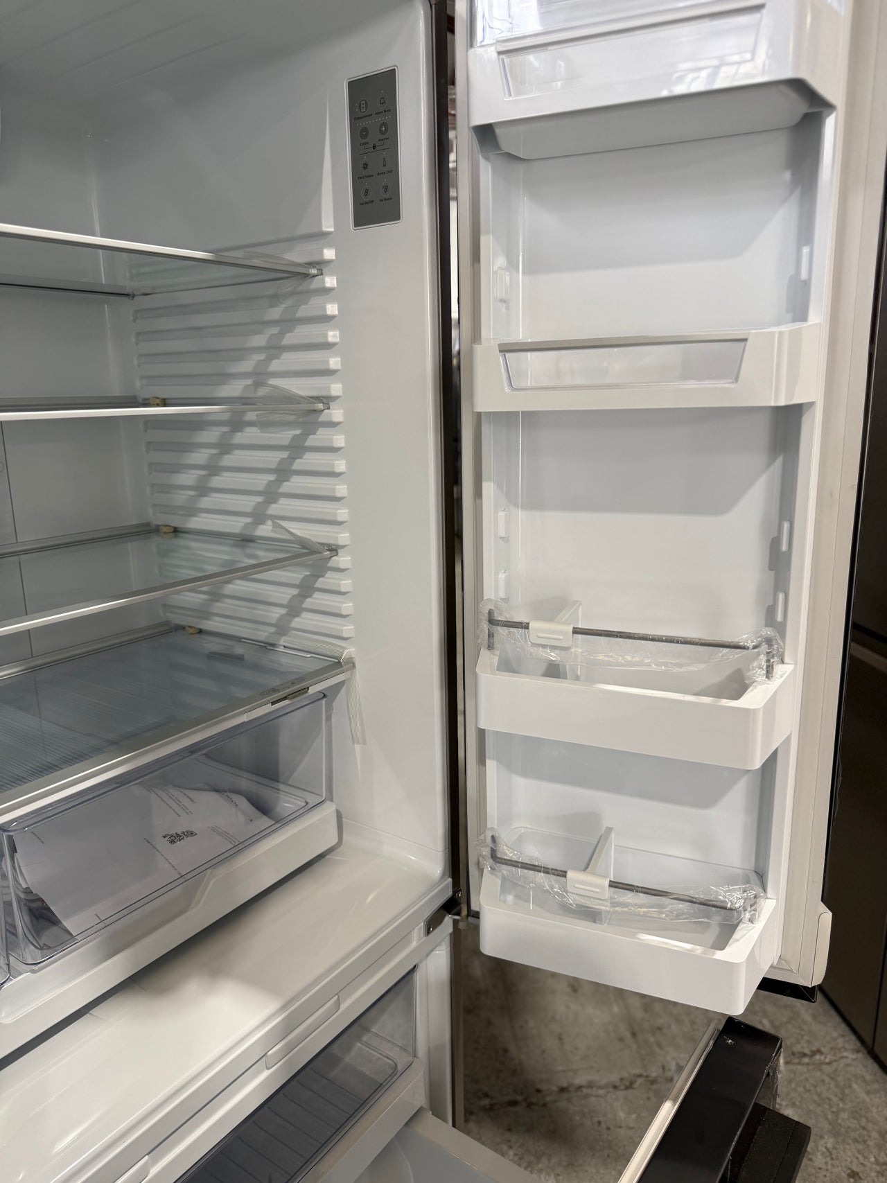 Factory second Fisher & Paykel RF522ADUB5 487L French Door Refrigerator - Second Hand Appliances Geebung