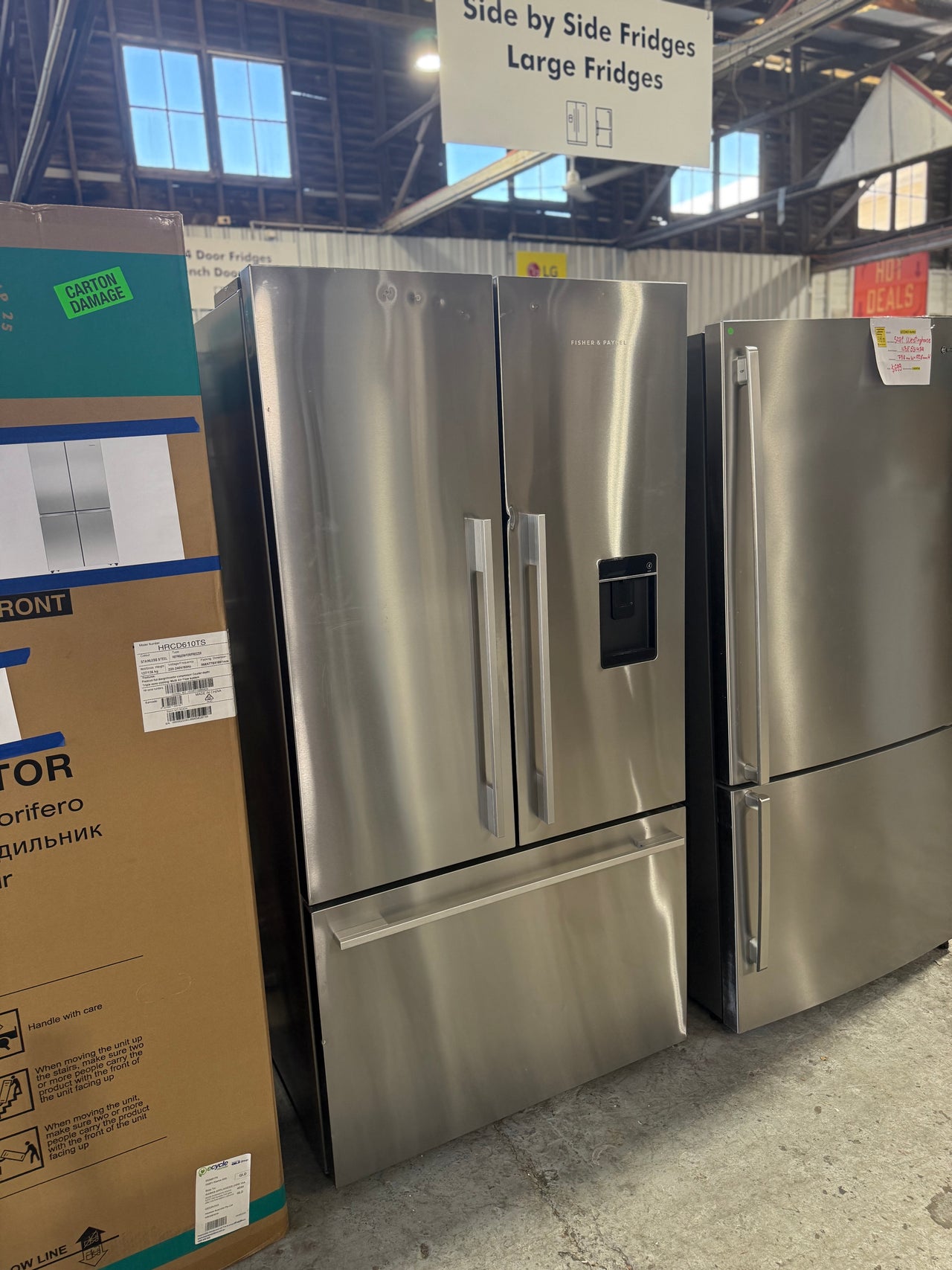 Factory second Fisher & Paykel RF610ADUX5 569L French Door Fridge with Ice & Water - Second Hand Appliances Geebung