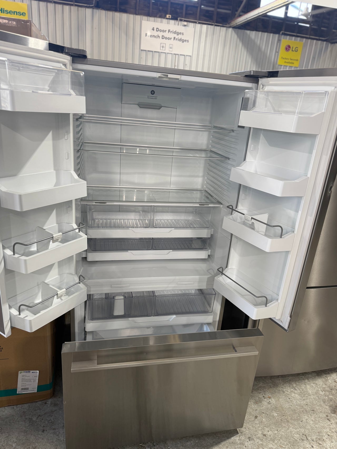 Factory second Fisher & Paykel RF610ADUX5 569L French Door Fridge with Ice & Water - Second Hand Appliances Geebung